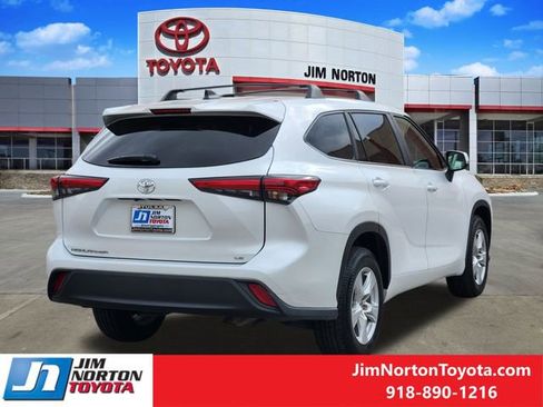 Used 2023 Toyota Highlander LE image 6