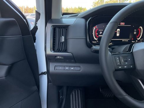 New 2026 Nissan Pathfinder SL image 29