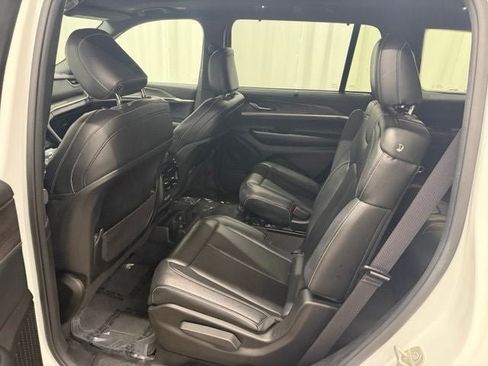 Used 2024 Jeep Grand Cherokee L Limited w/ Luxury Tech Group II AWD/4WD image 17