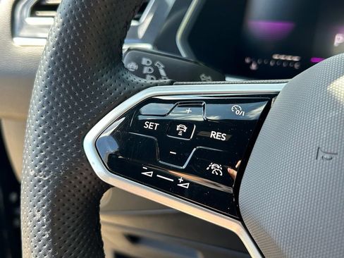 Certified 2023 Volkswagen Tiguan SE R-Line FWD image 20