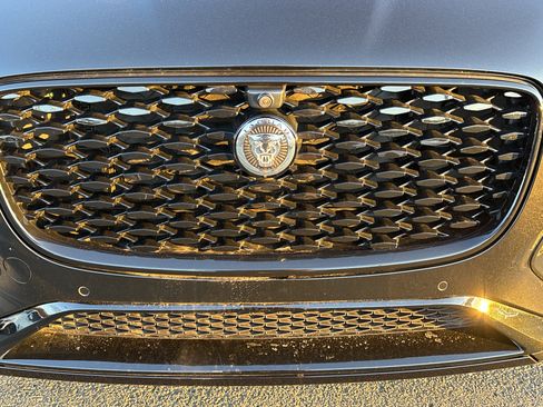 Certified 2026 Jaguar F-PACE R-Dynamic S image 9