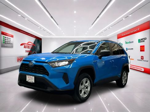 Used 2021 Toyota RAV4 LE AWD/4WD image 3
