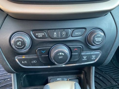Used 2015 Jeep Cherokee Latitude AWD/4WD image 22