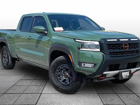 Used 2025 Nissan Frontier PRO-4X AWD/4WD image 2