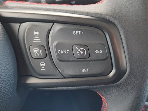 Used 2025 Jeep Wrangler Rubicon image 13