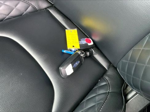 Used 2023 Ford Edge Titanium image 21