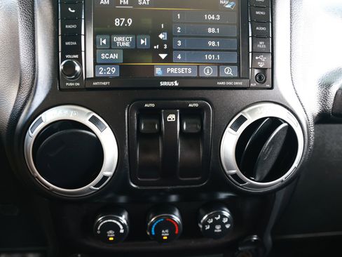 Used 2015 Jeep Wrangler Sahara w/ Connectivity Group image 33