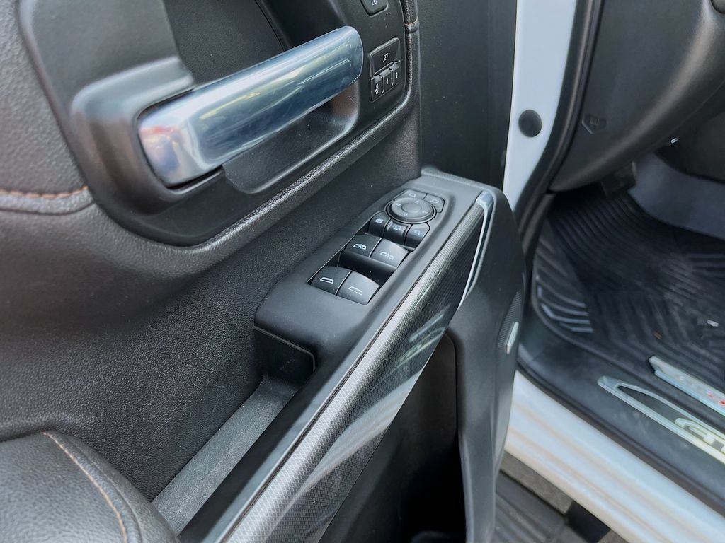 Used 2020 GMC Sierra 2500 AT4 w/ AT4 Premium Package AWD/4WD image 11
