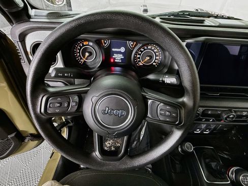 Used 2025 Jeep Wrangler Sport AWD/4WD image 18