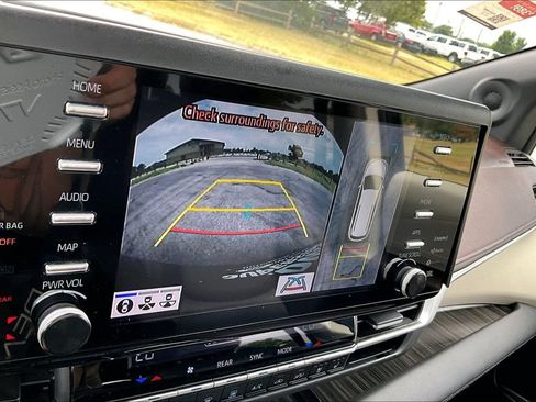 Used 2024 Toyota Sienna Platinum FWD image 20