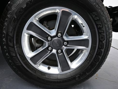 Used 2021 Jeep Wrangler Unlimited Sahara AWD/4WD image 31