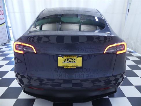 Used 2023 Tesla Model Y Long Range AWD/4WD image 5