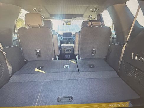 Used 2024 GMC Yukon AT4 w/ Technology Package image 17