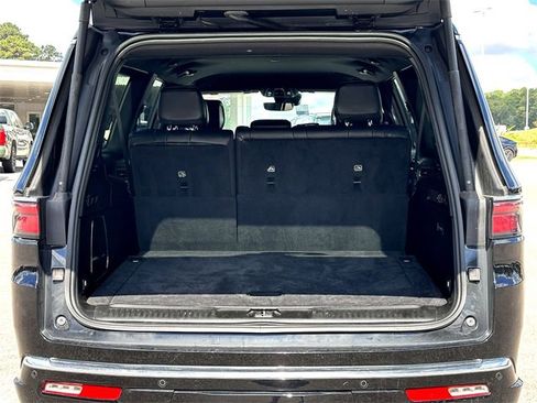 Used 2024 Jeep Wagoneer L Series II w/ Flexible Seating Group image 32