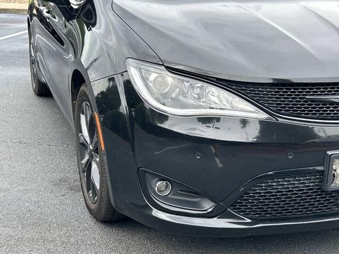 Used 2018 Chrysler Pacifica Limited w/ Advanced Safetytec Group FWD image 9