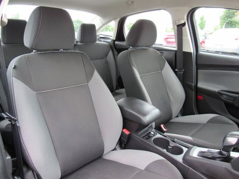 Used 2014 Ford Focus SE FWD image 28
