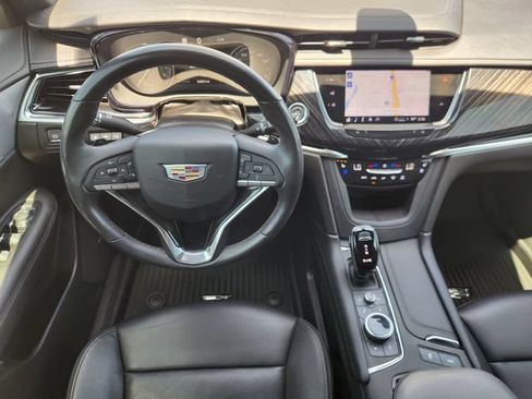 Used 2023 Cadillac XT6 Premium Luxury w/ Technology Package FWD image 27
