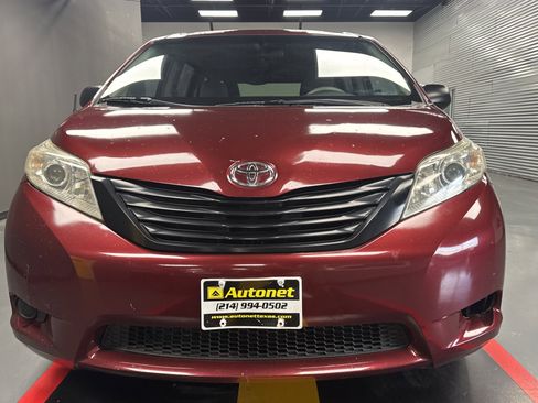 Used 2011 Toyota Sienna FWD image 8