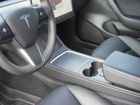 Used 2023 Tesla Model 3 Standard Range image 17