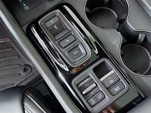 Used 2025 Honda Pilot TrailSport image 15
