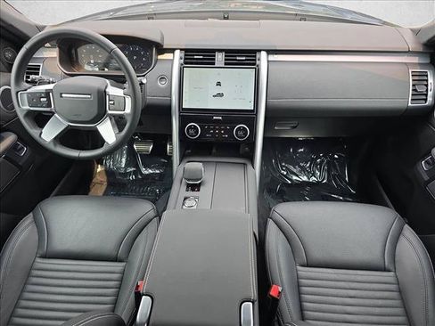 Used 2025 Land Rover Discovery Dynamic SE AWD/4WD image 9