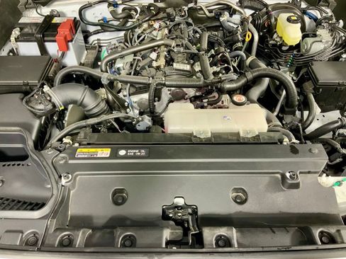 Used 2025 Toyota 4Runner SR5 AWD/4WD image 10