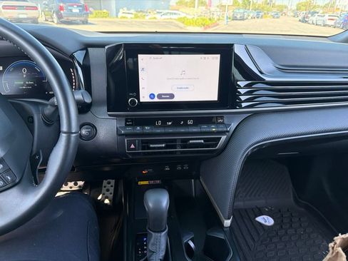 Used 2026 Toyota Camry SE w/ Convenience Package FWD image 9