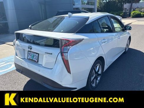 Used 2018 Toyota Prius Three Touring FWD image 3