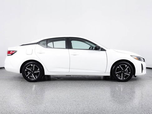 Used 2024 Nissan Sentra SV FWD image 9