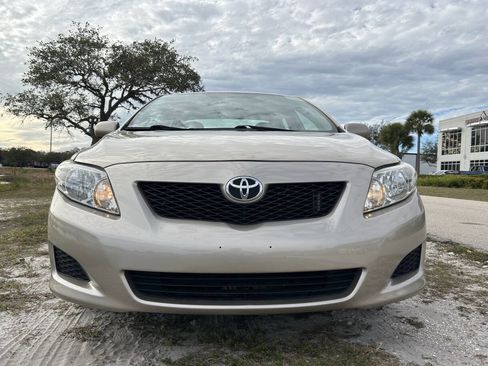 Used 2010 Toyota Corolla LE image 3
