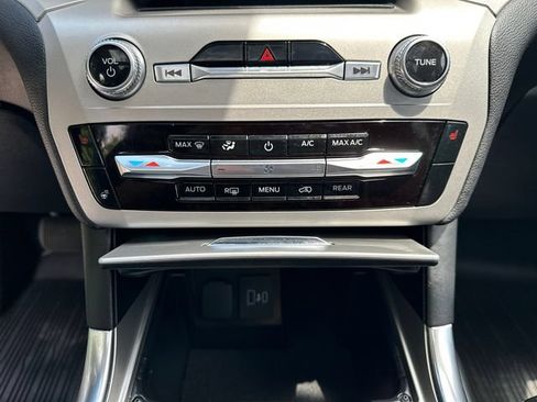 Used 2022 Ford Explorer XLT w/ Equipment Group 202A AWD/4WD image 36