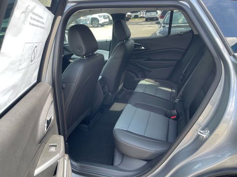 Used 2026 Chevrolet Trax LT FWD image 5