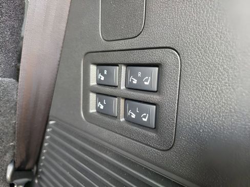 Used 2025 Nissan Armada SL w/ Captain's Chari Seat Package image 9