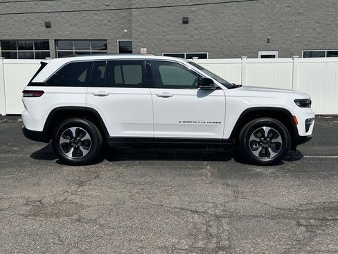 Used 2022 Jeep Grand Cherokee Limited 4xe image 2