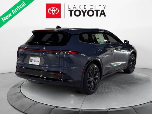 New 2025 Toyota Crown Signia image 5