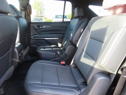 Used 2025 Chevrolet Traverse LT AWD/4WD image 29