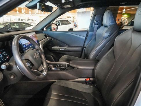 Used 2025 Lexus TX 500h AWD w/ Technology Package image 18