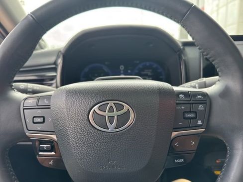 Used 2025 Toyota Camry XLE w/ Premium Plus Package image 34