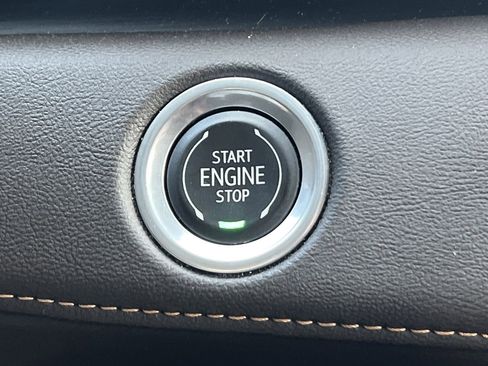 Used 2021 Cadillac Escalade Premium Luxury image 15