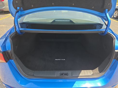 Used 2025 Nissan Sentra SR FWD image 9