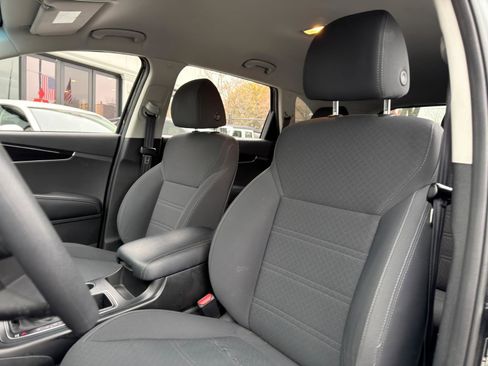 Used 2019 Kia Sorento LX image 17