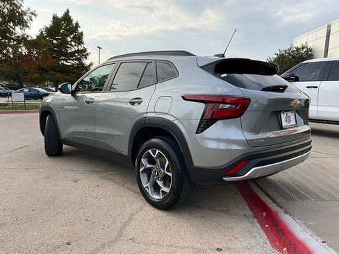 Used 2025 Chevrolet Trax LT image 8