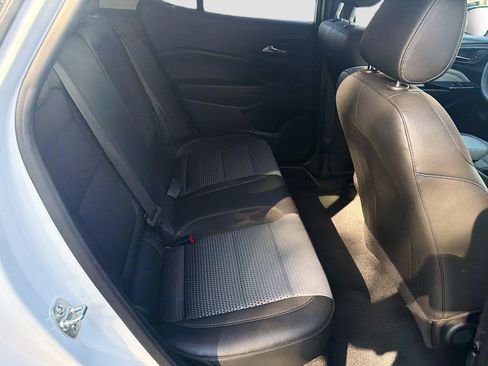 Used 2025 Chevrolet Trax LT FWD image 28
