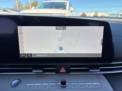 Used 2025 Hyundai Elantra Limited image 13