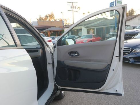 Used 2017 Honda HR-V LX image 28