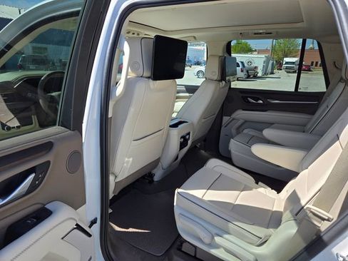 Used 2024 GMC Yukon Denali w/ Denali Reserve Package image 8
