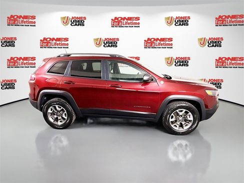 Used 2019 Jeep Cherokee Trailhawk image 16