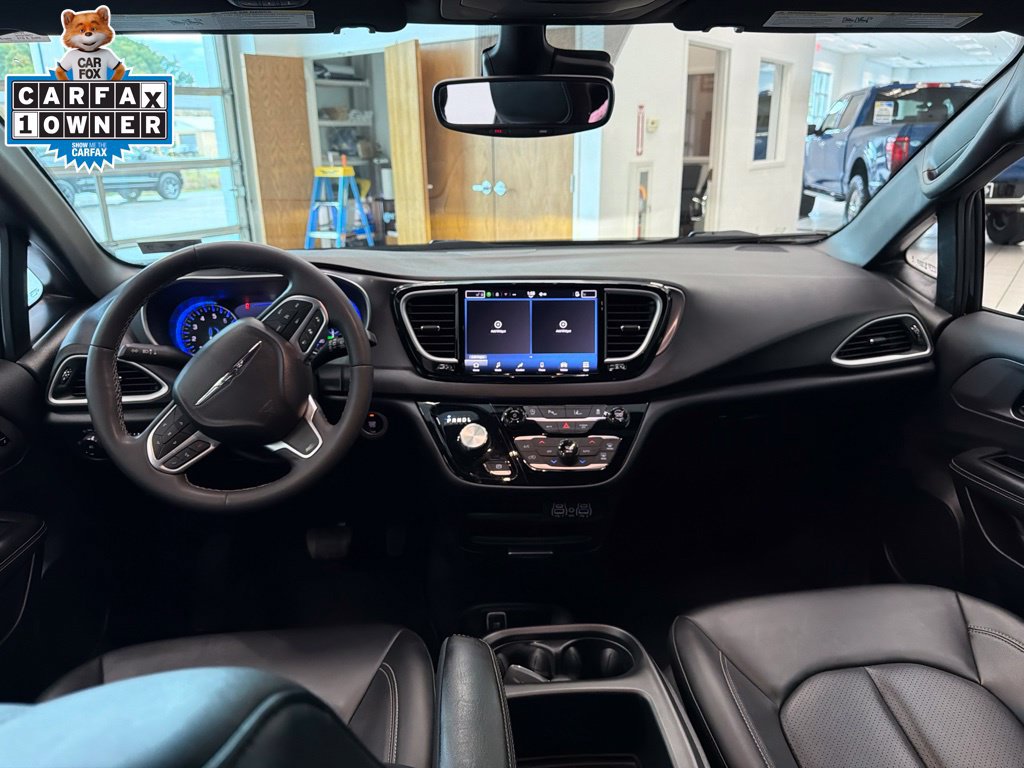 Used 2025 Chrysler Pacifica Select FWD image 10