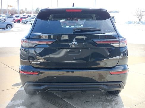 New 2026 Mitsubishi Outlander ES image 17