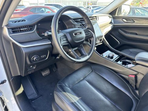 Used 2022 Jeep Grand Cherokee Limited image 17